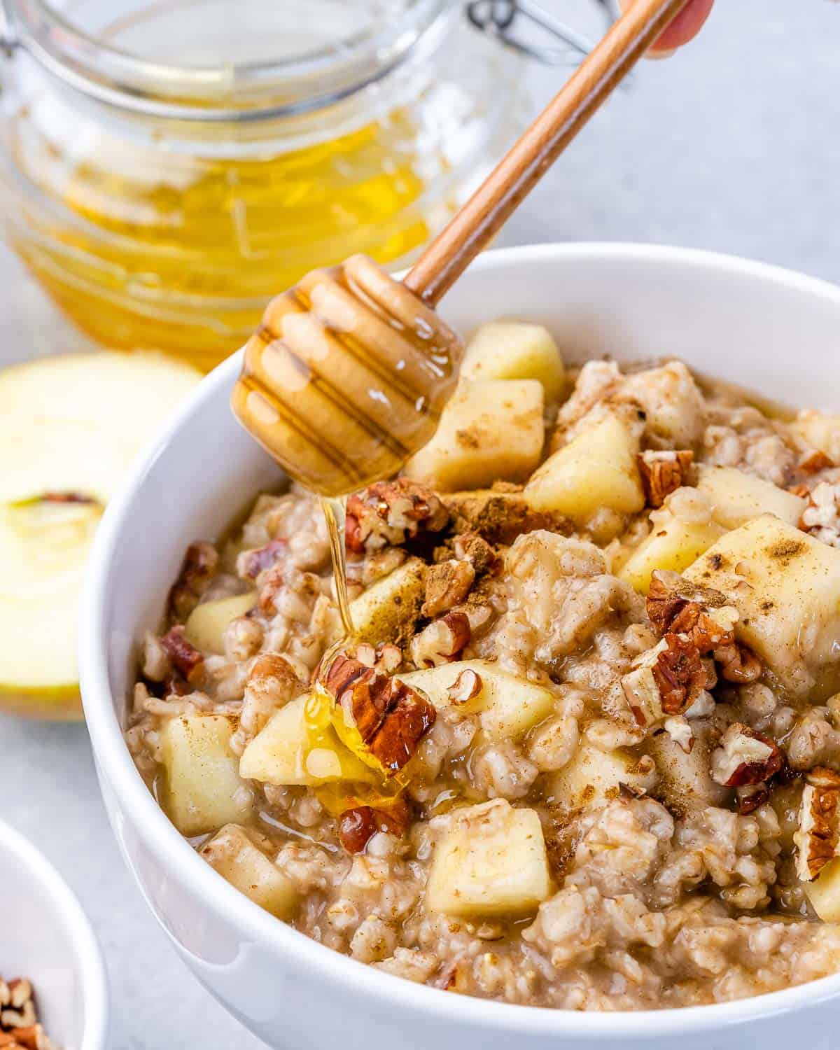 Healthy Apple Cinnamon Oatmeal: Naturally Sweet & Customizable Recipe